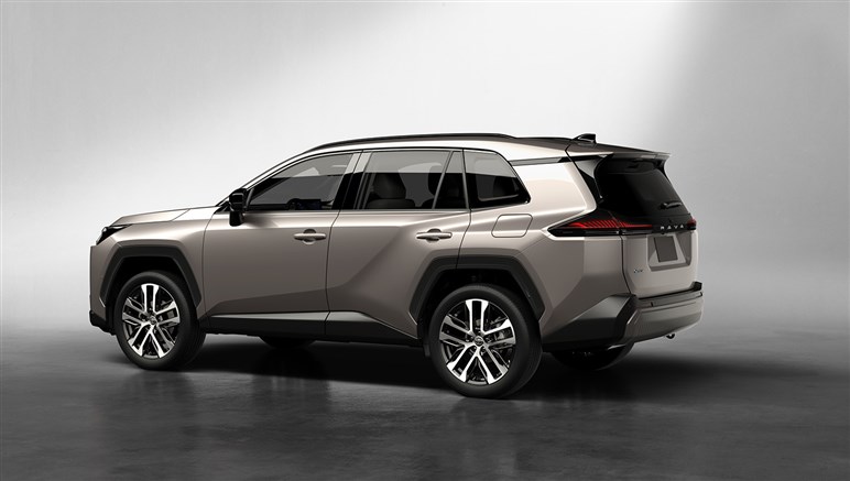 トヨタ新型「RAV4」世界初公開。3つのデザインを用意、新開発ハイブリッド採用…国内は25年度内発売へ