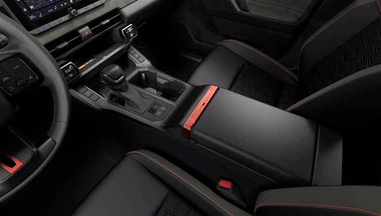 トヨタ新型「RAV4」世界初公開。3つのデザインを用意、新開発ハイブリッド採用…国内は25年度内発売へ