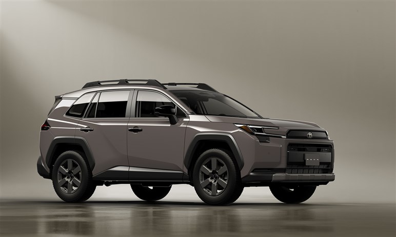 トヨタ新型「RAV4」世界初公開。3つのデザインを用意、新開発ハイブリッド採用…国内は25年度内発売へ