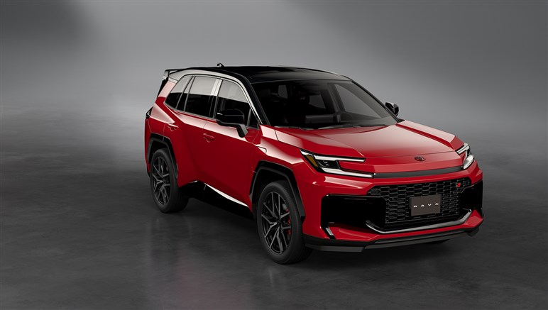 トヨタ新型「RAV4」世界初公開。3つのデザインを用意、新開発ハイブリッド採用…国内は25年度内発売へ
