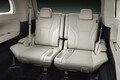 レクサスの最上級ミニバンLMに6座仕様車のバージョンLを追加発売