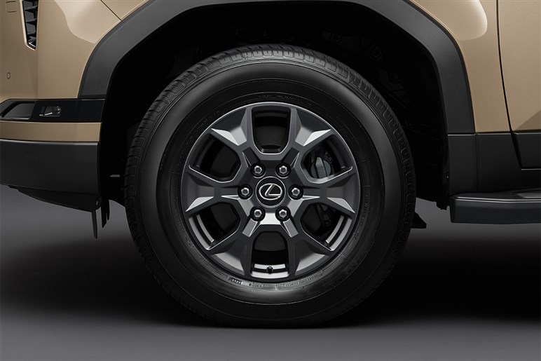 レクサス「GX」はいつ買える？　不正認証問題の影響で先行販売モデルが納車延期…通常グレードは来年1月か