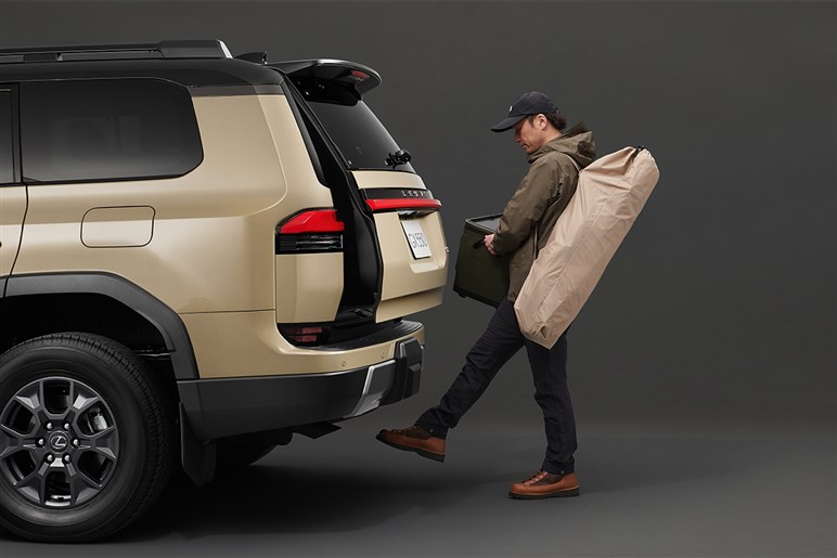 レクサス「GX」はいつ買える？　不正認証問題の影響で先行販売モデルが納車延期…通常グレードは来年1月か