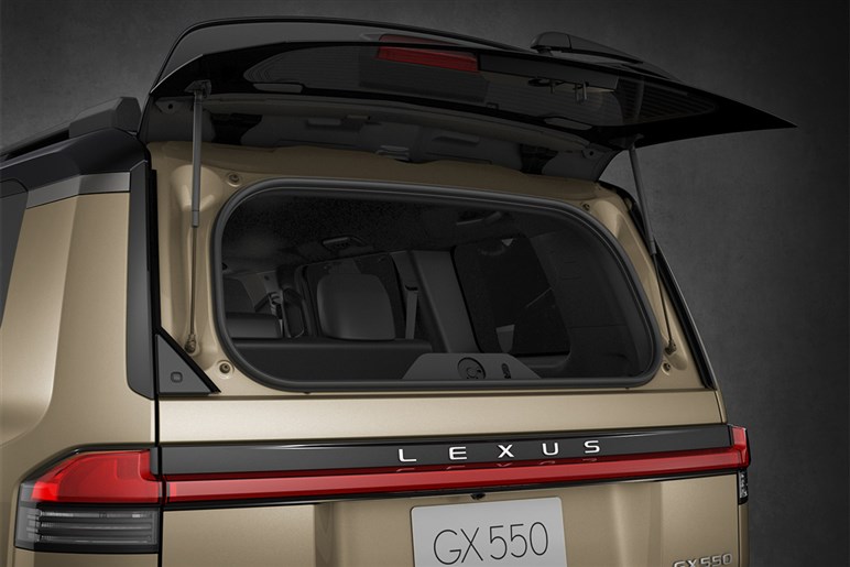 レクサス「GX」はいつ買える？　不正認証問題の影響で先行販売モデルが納車延期…通常グレードは来年1月か