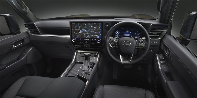 レクサス「GX」はいつ買える？　不正認証問題の影響で先行販売モデルが納車延期…通常グレードは来年1月か