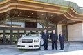白鵬が豊田会長におねだり!? 大相撲100周年を記念しセンチュリーのオープンカーが誕生