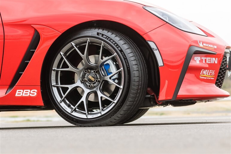 【レビュー】新作「ミシュラン パイロット スポーツ5」試乗。スポーツタイヤの雄がイケメンに進化