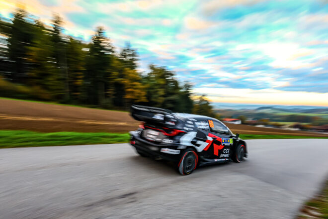 首位オジエが立ち木に衝突、戦線離脱でロバンペラがトップ浮上。勝田貴元が好走見せ4番手に【第12戦デイ3レポート】