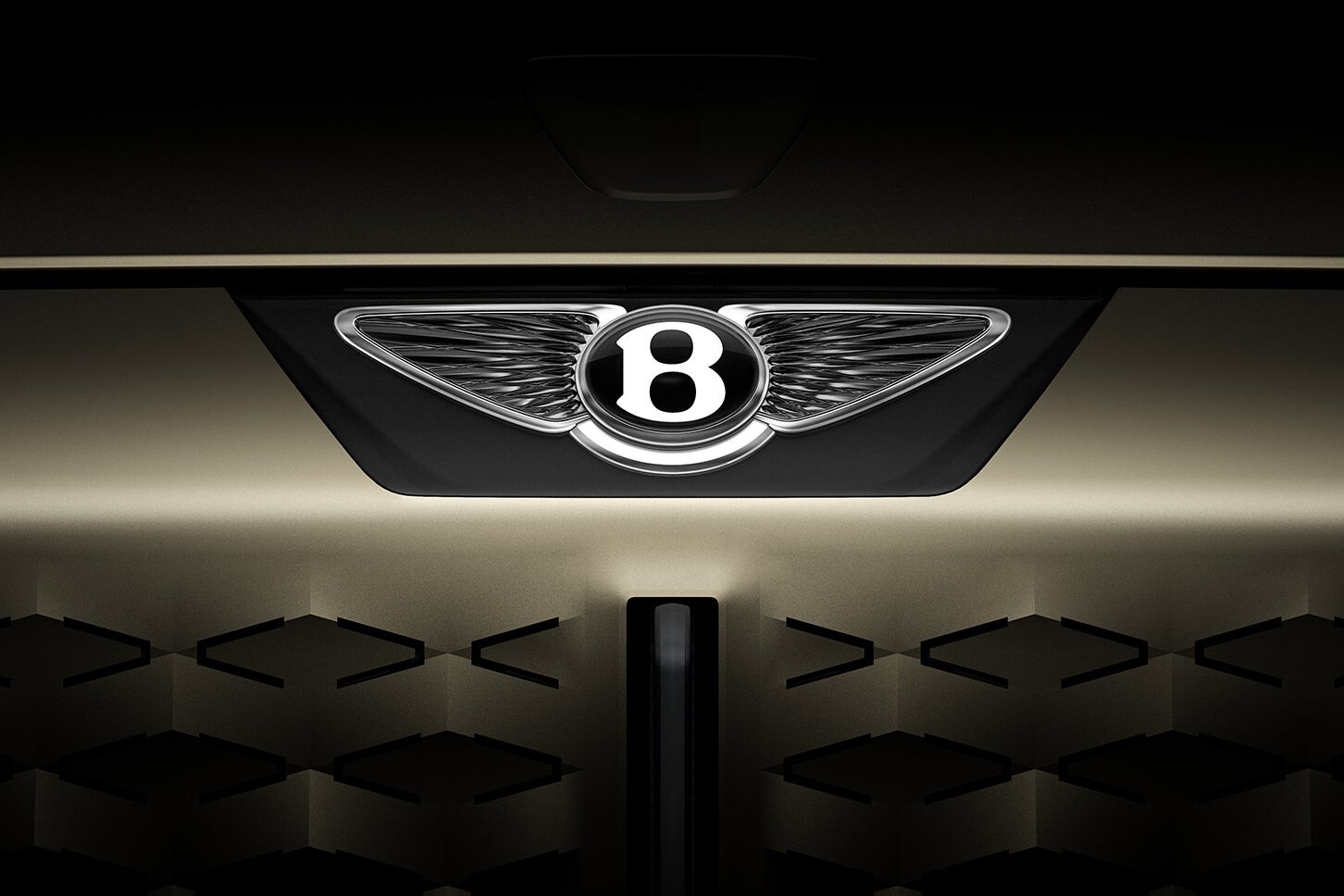 ベントレーが新しいコンセプトカーを7月8日に発表！ 「ウイングドB」エンブレムは5バージョン目に刷新【新車ニュース】