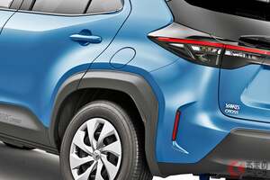 たった205万円！ トヨタ「安くて小さなSUV」がスゴい！ 手頃な全長4.2mサイズ×スタイリッシュデザインに「最新装備」採用！ タフ顔がカッコイイ「ヤリスクロス」最安モデルは“買い”なのか