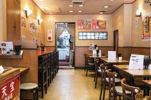 ダンジョン化する渋谷で変わらない美味しさ――“名物の丼と麺”に古き良き時代の思いを馳せる「中華そば 天宝」とは