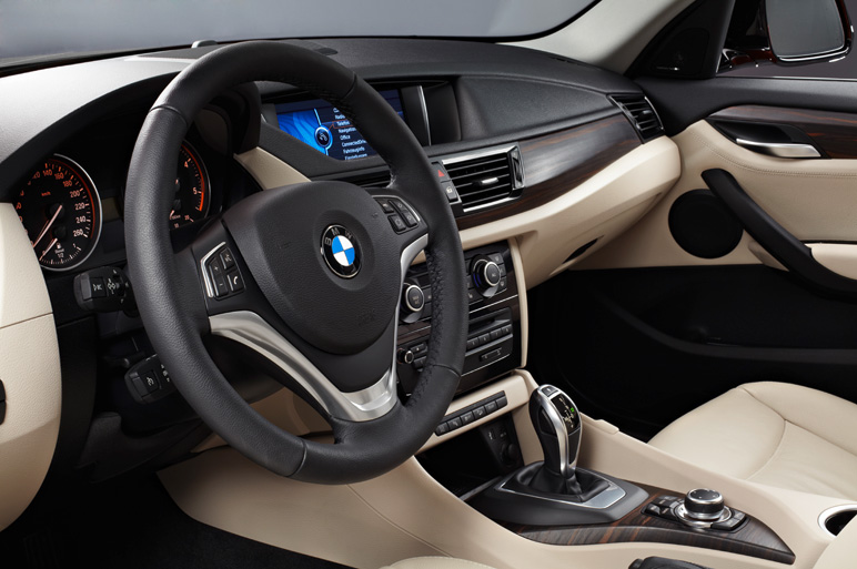 BMW X1 フェイスリフトバージョン発表！