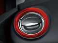 デザインテーマ「LOVE」 を表現する情熱的な赤が印象的なルノー ルーテシアの限定車「アイコニック」