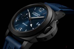 ディープブルーの静かな輝きに目を奪われる――パネライ新作はマットなセラミックに身を包んだ40mmケースが見どころです