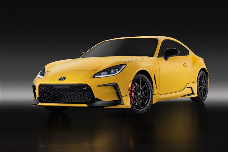 「カプチーノ」復活の最新情報。普通車へボディを拡大しライバルは「GR86」…スズキらしい高コスパも魅力に