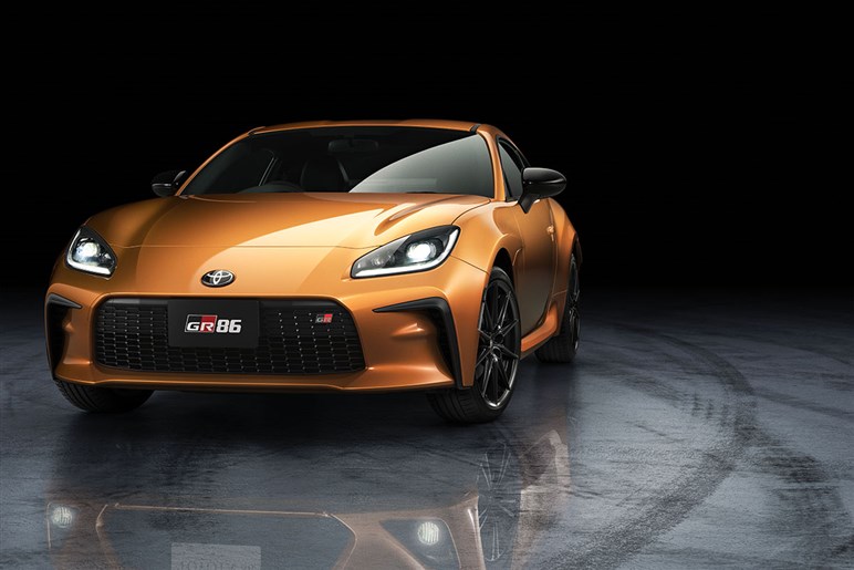 「カプチーノ」復活の最新情報。普通車へボディを拡大しライバルは「GR86」…スズキらしい高コスパも魅力に