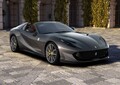 フェラーリ812 GTS 初公開！ V12を搭載する800psのオープン2シーター【動画】