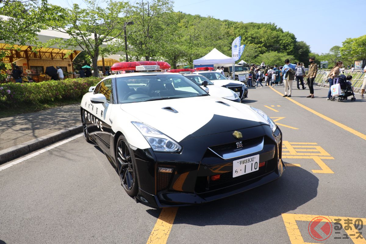 最強のすげぇ「パトカー軍団」現る!? 「GT-R・NSX・LC」の高速道路交通