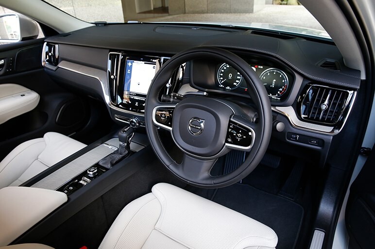 現行ボルボ唯一のセダン、新型S60はドイツ御三家と比べて実際どうなのか？