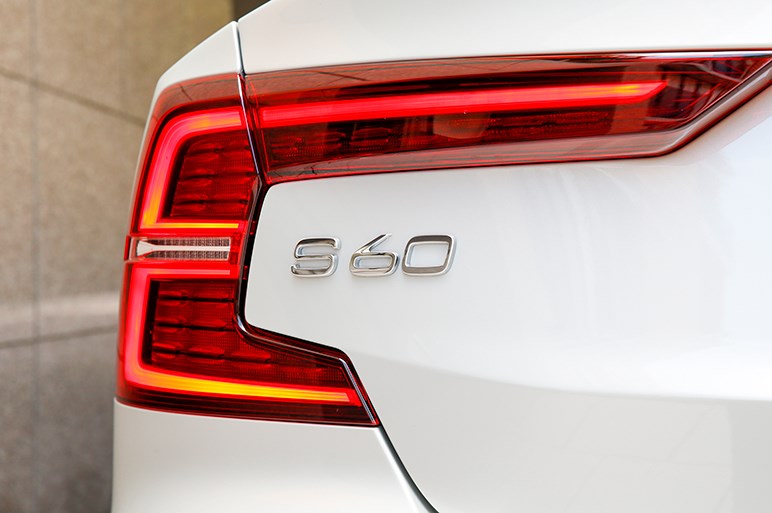 現行ボルボ唯一のセダン、新型S60はドイツ御三家と比べて実際どうなのか？