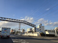 身近だけど入ったことないトラックの花園！　「物流」を学ぼうと「原点の港」にフラッと潜入してみた