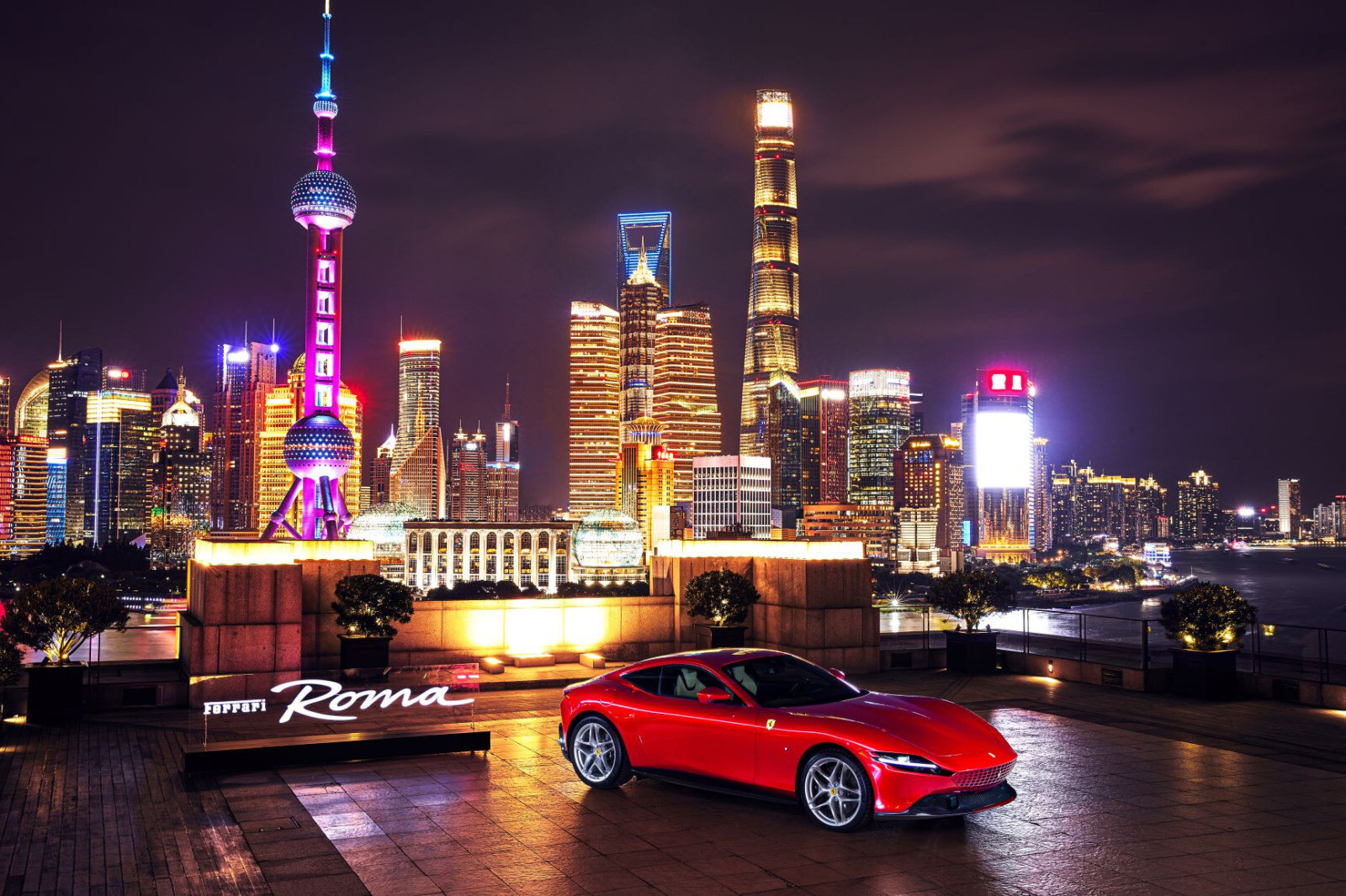 フェラーリ ローマが上海とシンガポールに上陸。「眠らない街」が似合う最新クーペ
