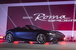 フェラーリの新型オープン2＋モデル「ローマ スパイダー」国内初公開