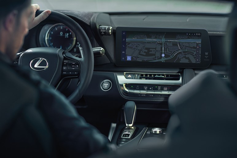 レクサスの誇る“美形”V8クーペ「LC500」が主戦場の米でハイブリッド終了、V8一本になる本当の理由とは？