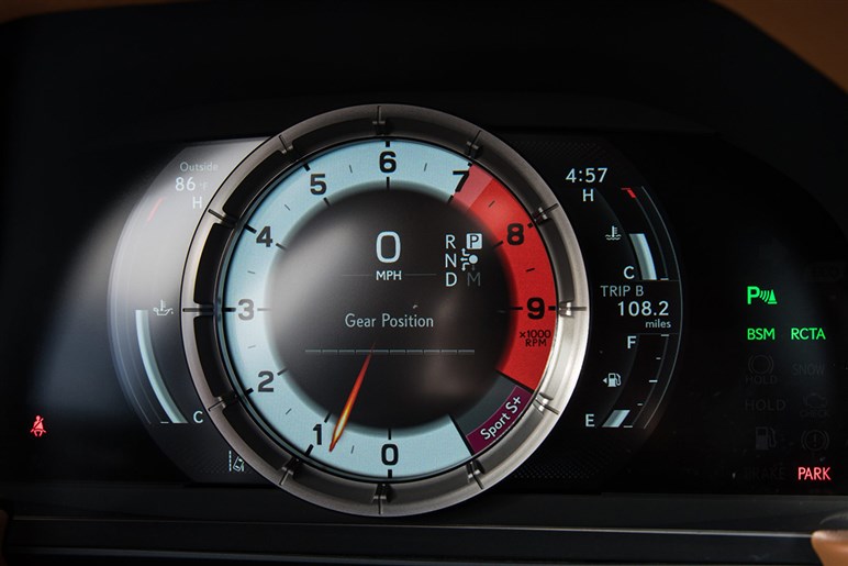 レクサスの誇る“美形”V8クーペ「LC500」が主戦場の米でハイブリッド終了、V8一本になる本当の理由とは？