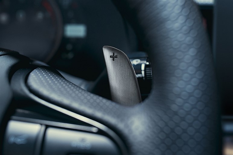 レクサスの誇る“美形”V8クーペ「LC500」が主戦場の米でハイブリッド終了、V8一本になる本当の理由とは？