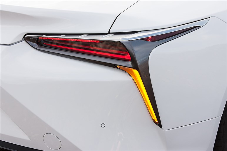 レクサスの誇る“美形”V8クーペ「LC500」が主戦場の米でハイブリッド終了、V8一本になる本当の理由とは？