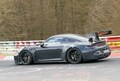 【スクープ】ポルシェ911GT3 RS新型、ニュルで巨大ウィング最終テストを敢行！ 最高出力は60ps以上アップ