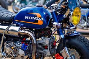 ギュッギュッと極限まで小さいのにカリッカリに速い!! 6インチホイールにムッチムチタイヤをブチ込んだミニチュアみたいな超可愛いホンダ「モンキー」カスタム!!