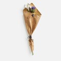 花であって、花ではない。ボッテガ・ヴェネタによる手編みのレザーブーケとは？