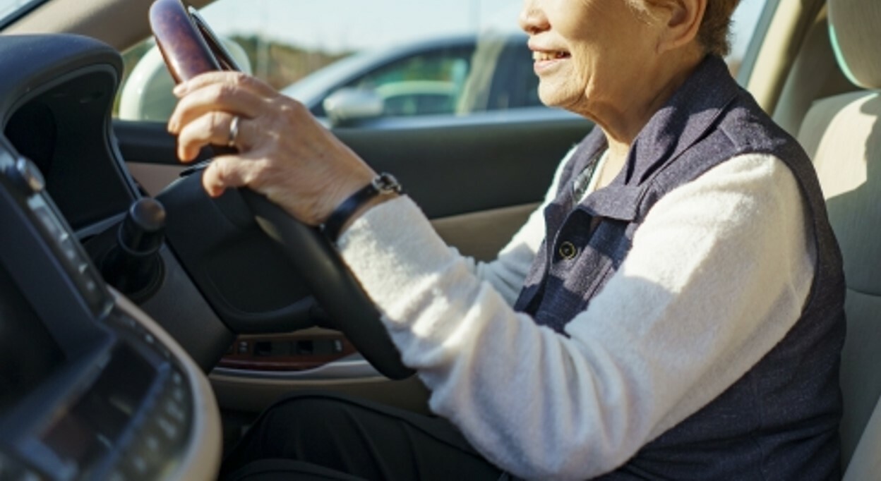 運転免許証を自主返納した人の平均年齢は？