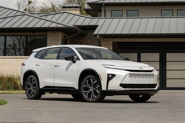 【いつまで待たせる!?】クラウンエステート度重なる発売延期のワケは盟友ハリアーのモデルチェンジにアリ？