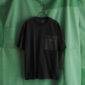 シンプルで普遍的なデザインにプラダならではの美学が宿る──2025年夏のTシャツ&カットソーコレクション