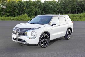 三菱自動車、新型「アウトランダーPHEV」　国内仕様のデザイン公開　12月中旬発売予定