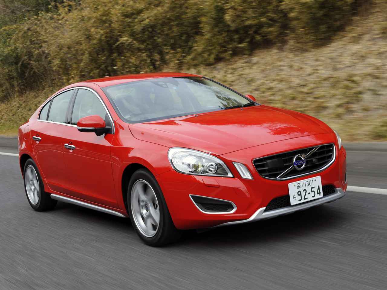 ボルボ S60は フルモデルチェンジで安全装備も環境対応も抜かりのないモデルとなった 10年ひと昔の新車 Webモーターマガジン 自動車情報サイト 新車 中古車 Carview