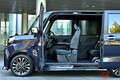 新車148万円！ ダイハツ「4人乗り軽ワゴン」がスゴい！ ガバっと開く「画期的スライドドア」×使い勝手サイコーの荷室を搭載！ めちゃ広い「タント」の“車内”ってどんなもの？