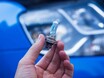 車のヘッドライトでロービームが点かないときは故障？原因や修理費用を解説