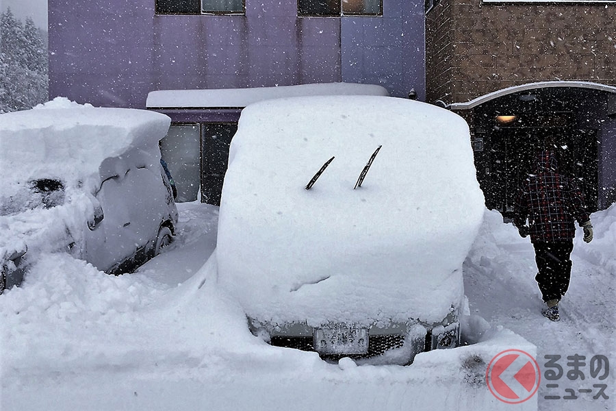 走行中 急に 前が見えない 怖い 雪乗せ車による 雪爆弾 か 危ない 寒冷地域の一部では規定あり くるまのニュース 自動車情報サイト 新車 中古車 Carview