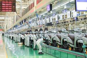 排気量125ccクラスのスクーター完成車がほぼ20秒に1台流れてくる!?　ホンダのインド工場で見た驚愕の光景とは