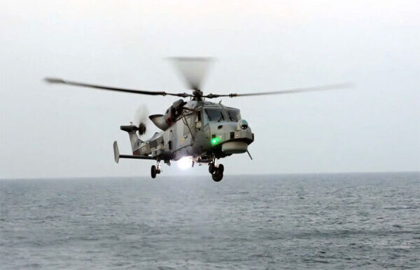 「西部警察か!?」ヘリのスナイパーが高速密輸ボートのエンジンを狙撃！ 積まれた麻薬の末端価格は？