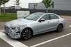 メルセデスベンツ『Cクラス』新型、量産仕様のプロトタイプがついに出現！ 変更点を完全解説