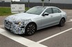 メルセデスベンツ『Cクラス』新型、量産仕様のプロトタイプがついに出現！ 変更点を完全解説