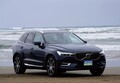 「最新モデル試乗」滑らかで速いと評判。ボルボの上級車、XC60リチャージHV・T8AWDが目指す新地平