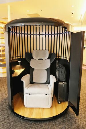 トヨタ紡織、成田空港のラウンジに高機能シート用いた仮眠スペースを設置　6/28まで実証実験