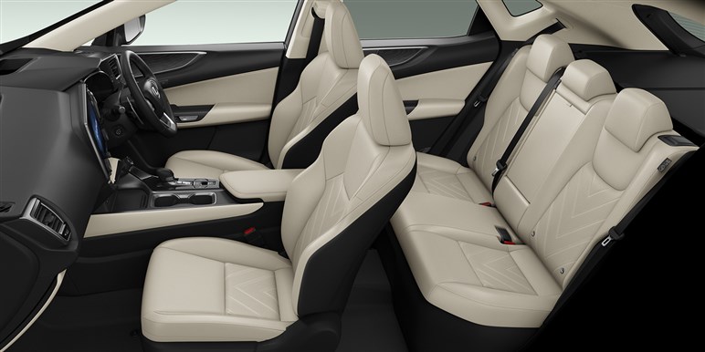 【実際どうなの？】高級SUV「ハリアー」購入者の評価。ハイブリッドとガソリンで分かれる明暗、意外な“格上モデル”がライバルに