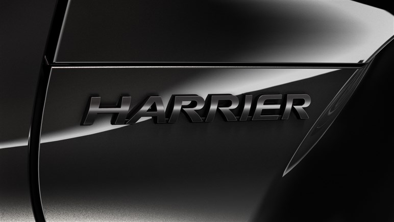 【実際どうなの？】高級SUV「ハリアー」購入者の評価。ハイブリッドとガソリンで分かれる明暗、意外な“格上モデル”がライバルに